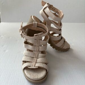 NWOB Dirty Laundry Fun stuff Gladiator lug sole heeled sandals natural hemp 6.5
